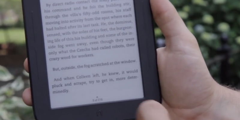 Barnes & Noble Nook 6" Simple Touch eBook Reader in the use - Bestadvisor