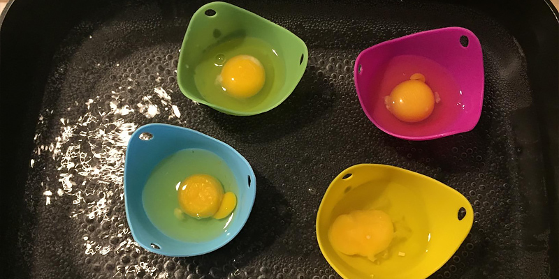 COZILIFE 8541982170 Silicone Egg Poaching Cups in the use - Bestadvisor