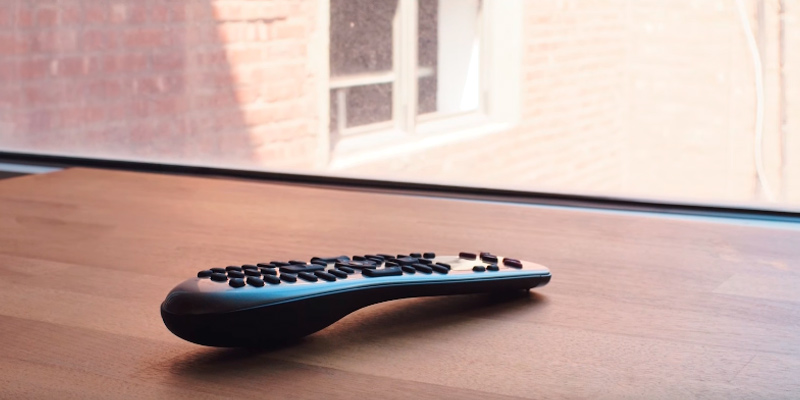 Logitech Harmony 650 Infrared All in One Remote Control in the use - Bestadvisor