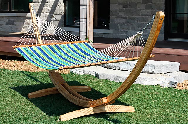 Comparison of Hammocks & Stands to Create an Outdoor Oasis