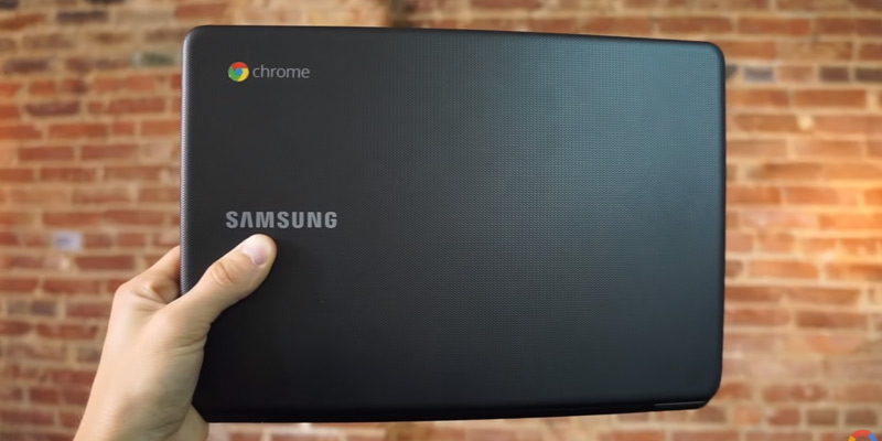 Samsung 11.6" Chromebook (Celeron N3060, 4GB RAM, 16GB eMMC) in the use