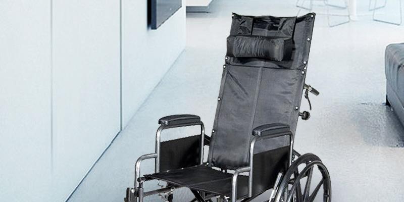 Drive Medical SSP18RBDDA Silver Sport Reclining Wheelchair in the use - Bestadvisor