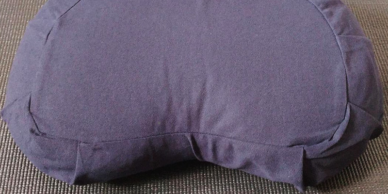 Review of Seat Of Your Soul Crescent Cushion for Meditation