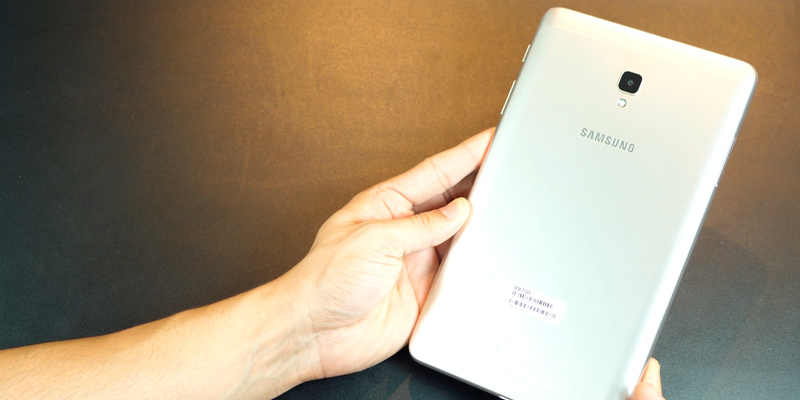 Samsung Galaxy Tab A (SM-T380NZSEXAR) Tablet in the use - Bestadvisor