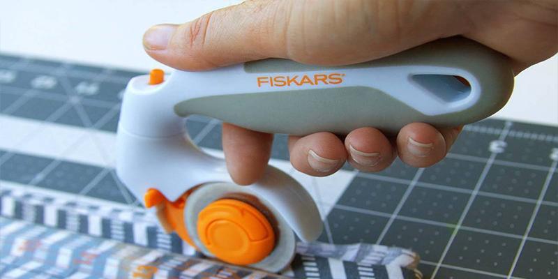 Fiskars Self Healing Rotary Cutting Mat in the use - Bestadvisor