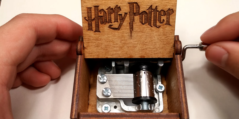 Review of Crafts Ninja Hedwig Theme Harry Potter Hand Engraved Wooden Music Box
