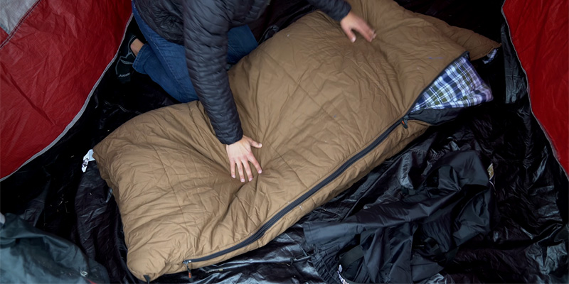 Black Pine Grizzly 2-Person Sleeping Bag in the use - Bestadvisor