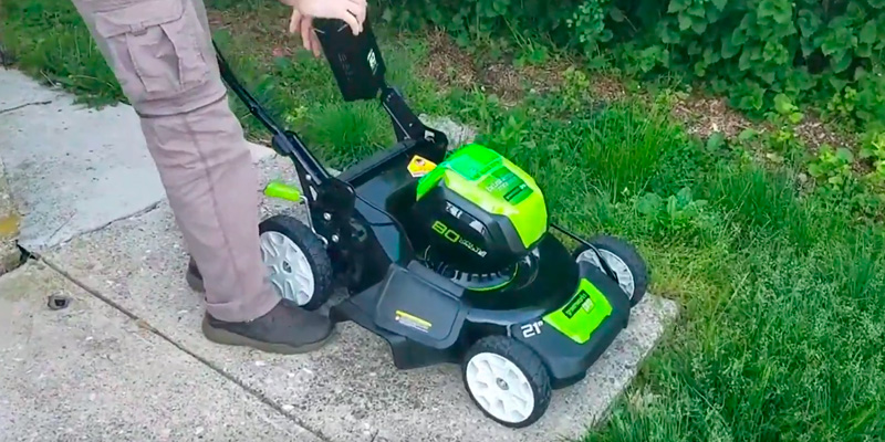 GreenWorks PRO 21-Inch 80V GLM801602 Cordless Lawn Mower in the use - Bestadvisor