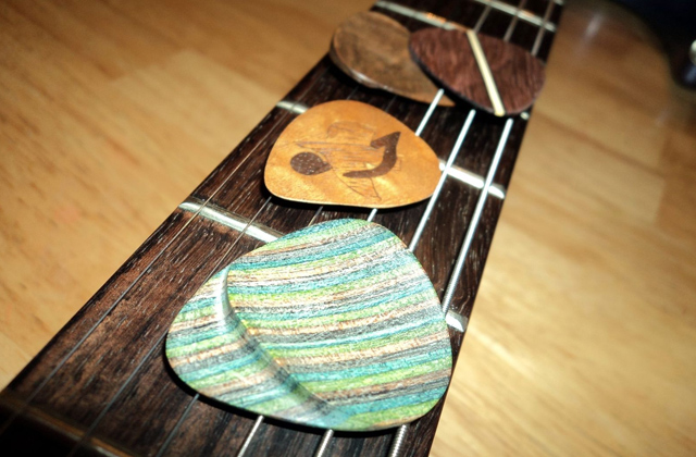 Best Guitar Picks to Personalize Your Playing Style  