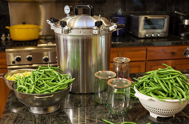 Comparison of Pressure Cookers for Fast and Easy Cooking and Canning