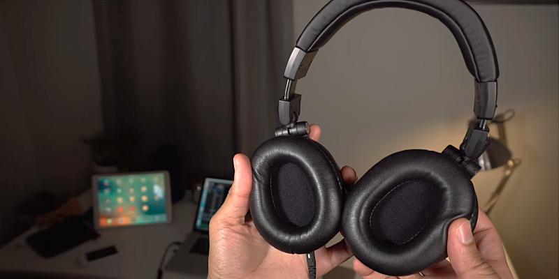 Detailed review of Audio-Technica ATH-M50x Professional Monitor Headphones