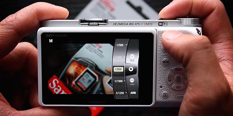 Samsung NX500 Mirrorless Digital Camera in the use
