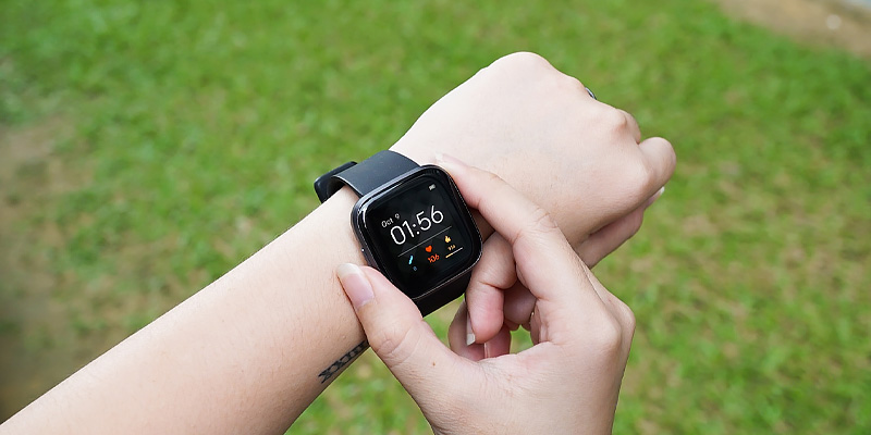 Review of Fitbit Versa 2 Health and Fitness Smartwatch
