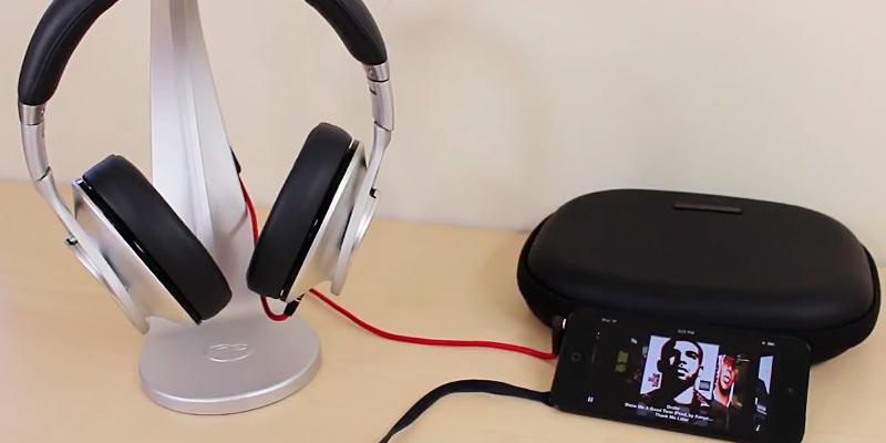 Beats Executive Wired Headphone in the use