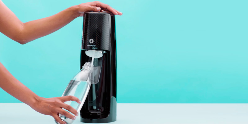 Review of SodaStream Fizzi One Touch Sparkling Water Machine