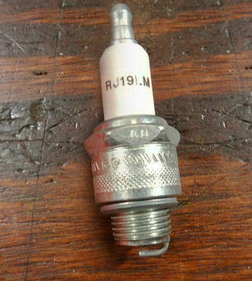 Review of Champion RJ19LM (868) Copper Plus Spark Plug