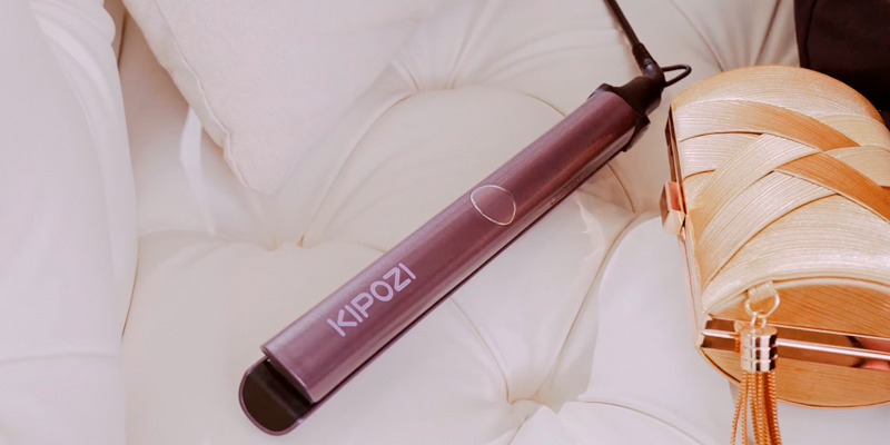 KIPOZI V5 with Titanium Plate Hair Straightener Flat Iron in the use