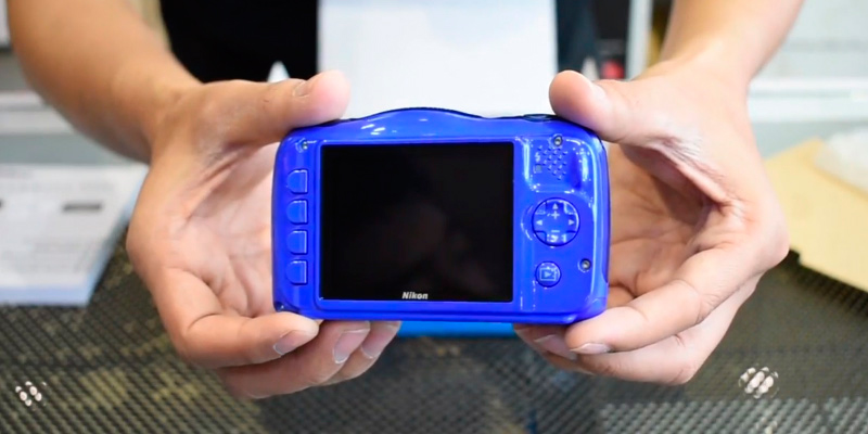 Nikon W100 (Blue) Waterproof camera in the use