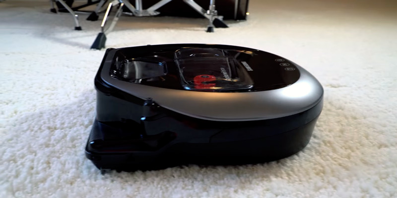 Samsung POWERbot R7070 Pet Robot Vacuum in the use