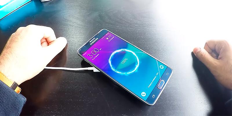 Anker Wireless Charger PowerPort Qi in the use