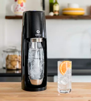 Review of SodaStream Fizzi One Touch Sparkling Water Machine