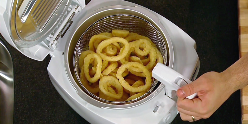 Presto 05443 CoolDaddy Cool-touch Deep Fryer in the use