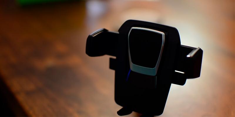 iOttie One Touch Wireless Qi Car Mount Charger in the use