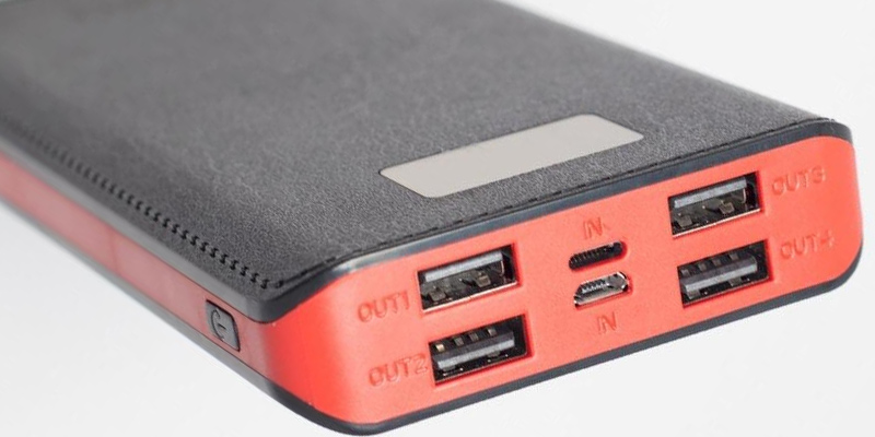 Ruipu Q80 24000 Portable Power Bank in the use