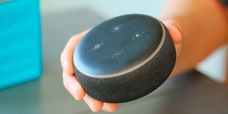 ECHO Echo Dot (3rd Gen) Smart Speaker with Alexa in the use