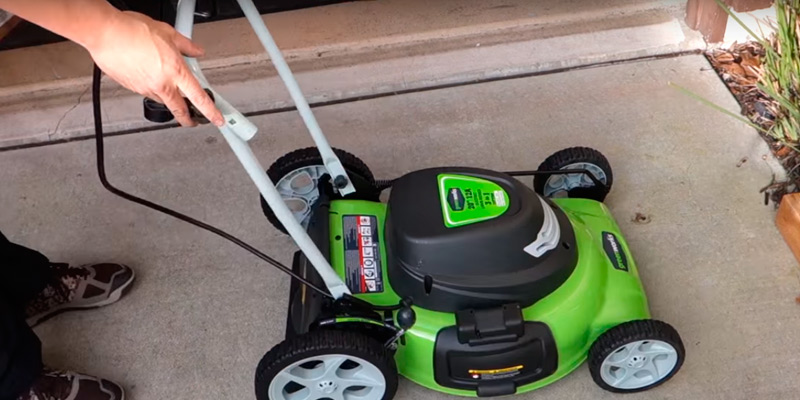 Review of GreenWorks 25022 20-Inch 12 Amp Corded Lawn Mower