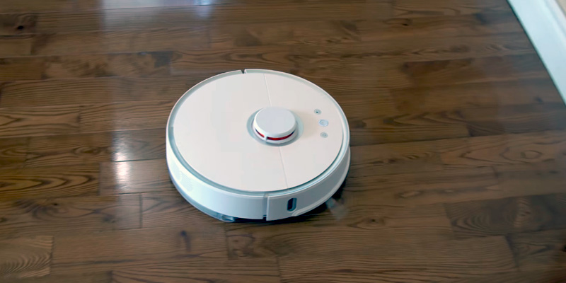 Roborock S501-01 Robotic Vacuum and Mop Cleaner in the use