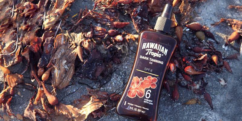 Review of Hawaiian Tropic Dark Tanning Sun Care Sunscreen Spray