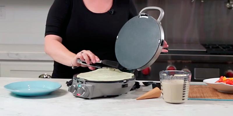 Cuisinart CPP-200 Chef Pancake/Crepe maker in the use