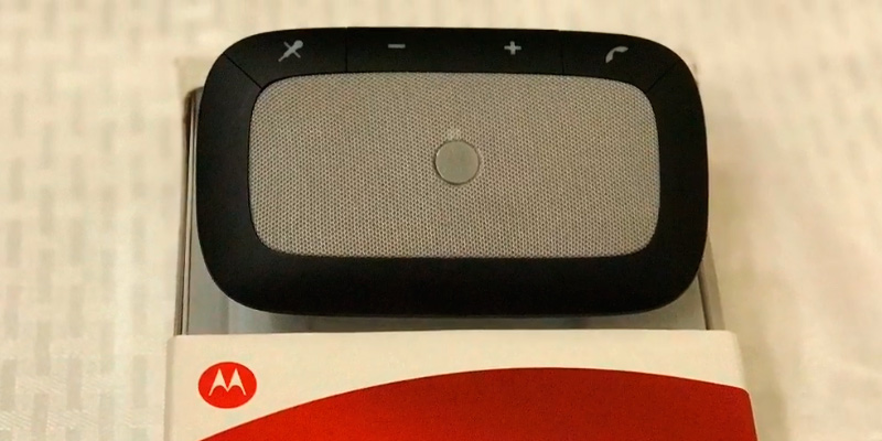 Motorola Sonic Rider (89589N) Sonic Rider Bluetooth In-Car Speakerphone in the use