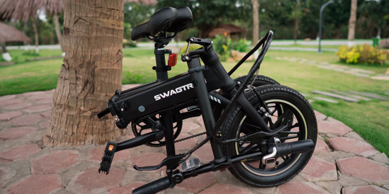Swagtron EB-5 Pro Aluminum Folding Electric Bike in the use