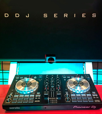 Review of Pioneer (DDJSB3) DJ Controller (Pad Scratch, 5-inch Jog Wheel)