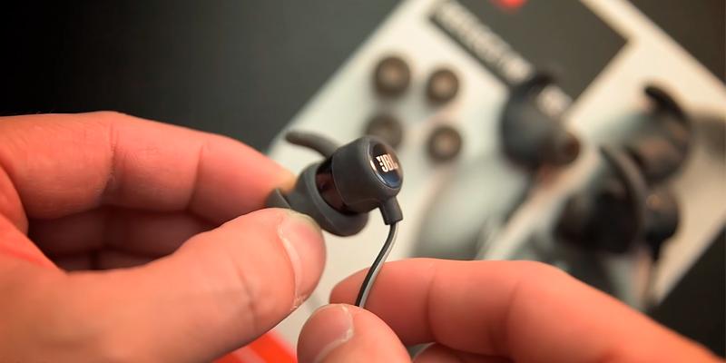 JBL Reflect Mini BT In-Ear Sport Headphones in the use