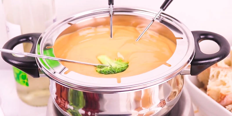 Nostalgia FPS200 Electric Fondue Pot in the use
