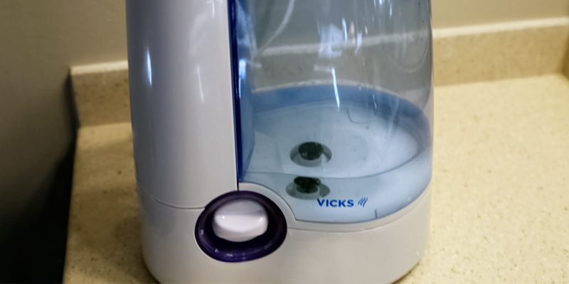 Review of Vicks V745A Warm Mist Humidifier with Auto Shut-Off