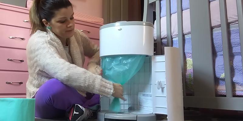 Dekor Classic Diaper Disposal System Hands-Free in the use