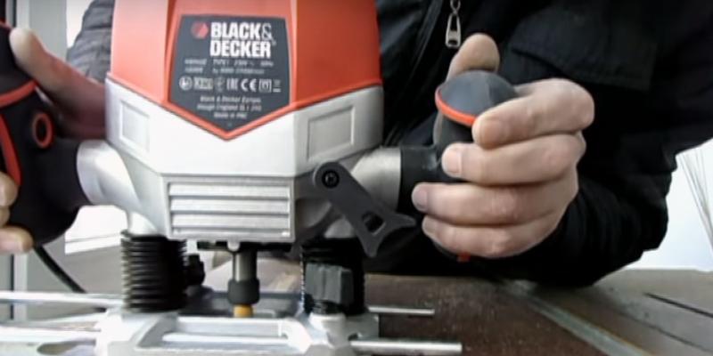 BLACK+DECKER RP250 Variable Speed Plunge Router in the use
