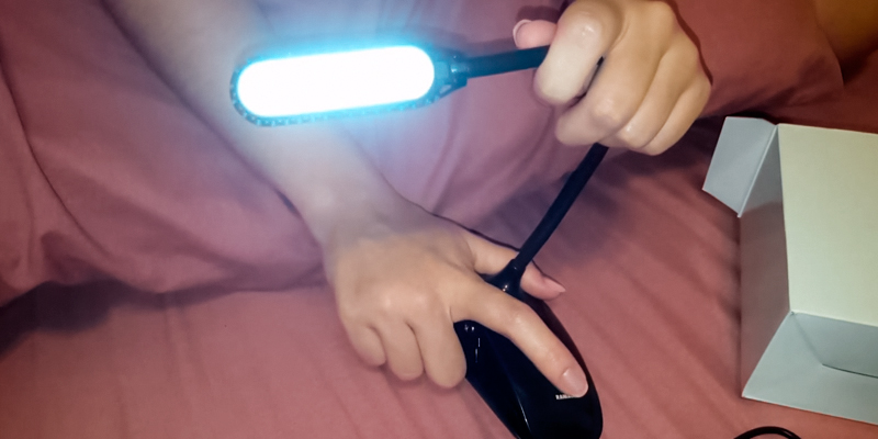 Review of Raniaco JRRL001 Rechargeable 12 LED Book Light 1 Color Mode| 3 Brightness Level