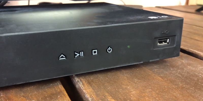 LG UBK80 3D 4K Ultra HD Blu-ray Player in the use