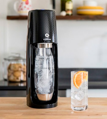 Review of SodaStream Fizzi One Touch Sparkling Water Machine