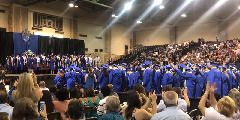 Review of GraduationForYou Matte Graduation Gown Cap Tassel 2018