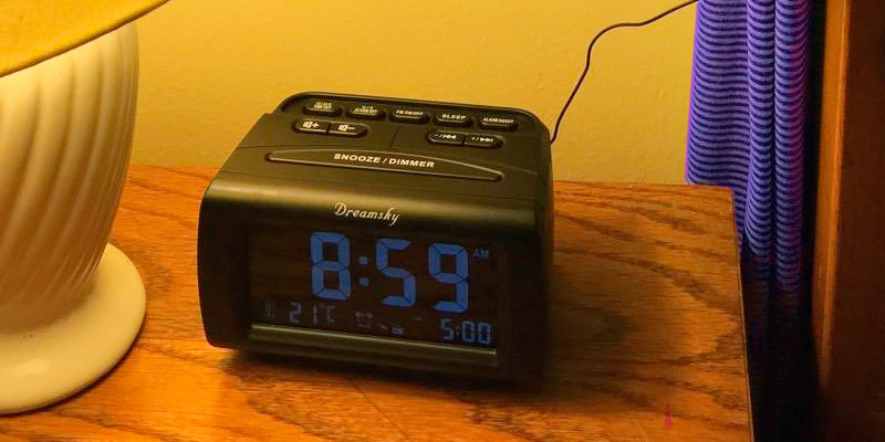 Review of DreamSky DS206 Decent Alarm Clock Radio with FM Radio