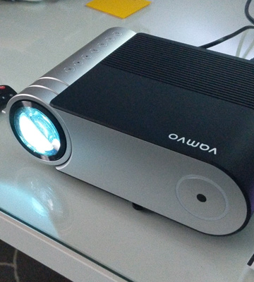 Review of Vamvo L4200 Portable Video Projector (3800 Lux)