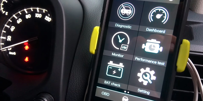 AUTOPHIX (3210) Bluetooth OBD2 Enhanced Car Diagnostic Scanner in the use - Bestadvisor