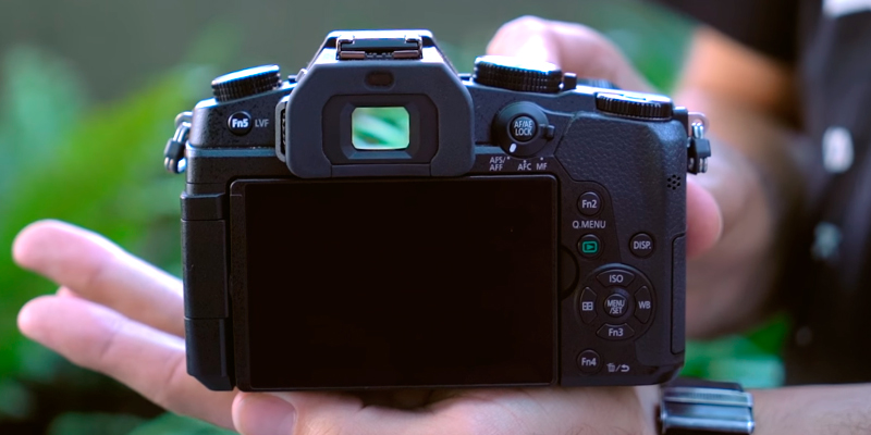 Panasonic DMC-G85MK 4K Mirrorless Vlogging Camera with Flip Screen in the use