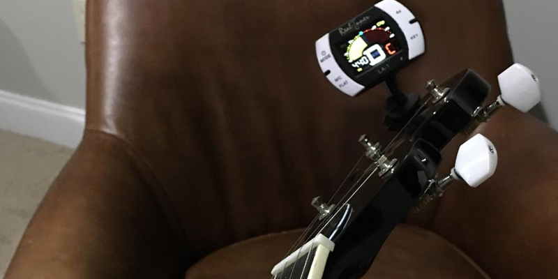 Review of Real Tuner LA-1 Chromatic Clip-on Tuner with A4 Pitch Calibration